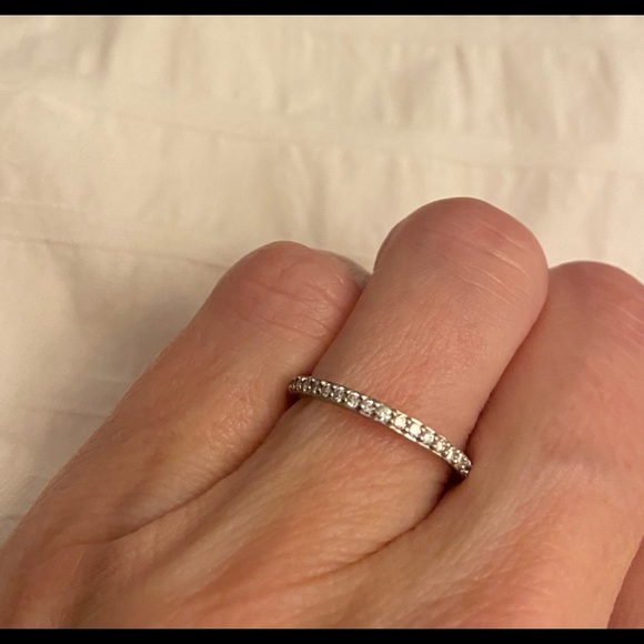 18k White Gold Diamond Eternity Band - Picture 1 of 8